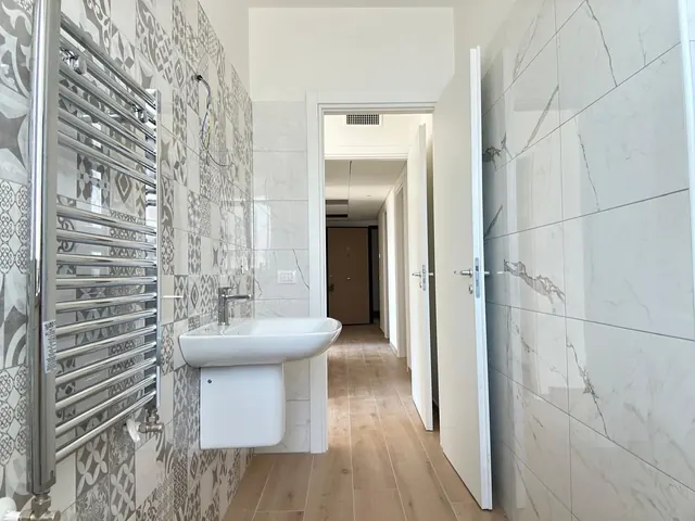 Appartamento consegnato a La Primula: secondo bagno e disimpegno — fotografia di ottobre 2026