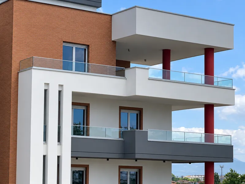 Le Calle, Guidonia Montecelio: facciata con logge e pilastri — edifici consegnati, fotografia di ottobre 2026